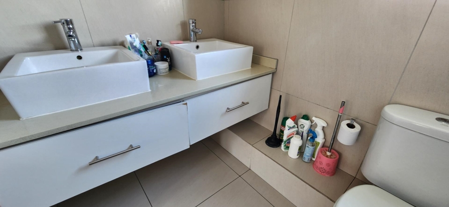 3 Bedroom Property for Sale in Buhrein Western Cape
